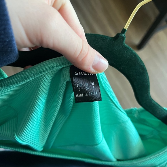 Green Tie Back Lettuce Top - Picture 5 of 6